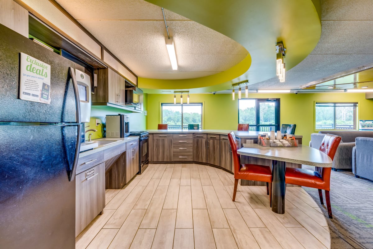 Photos and Video of The Oaks Apartments in East Lansing, MI